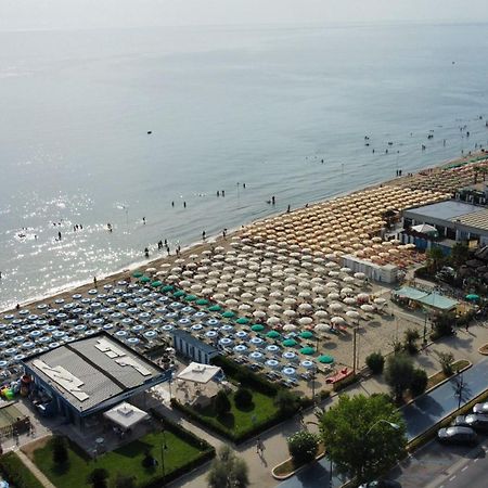 Hotel Esperia Alba Adriatica Dış mekan fotoğraf
