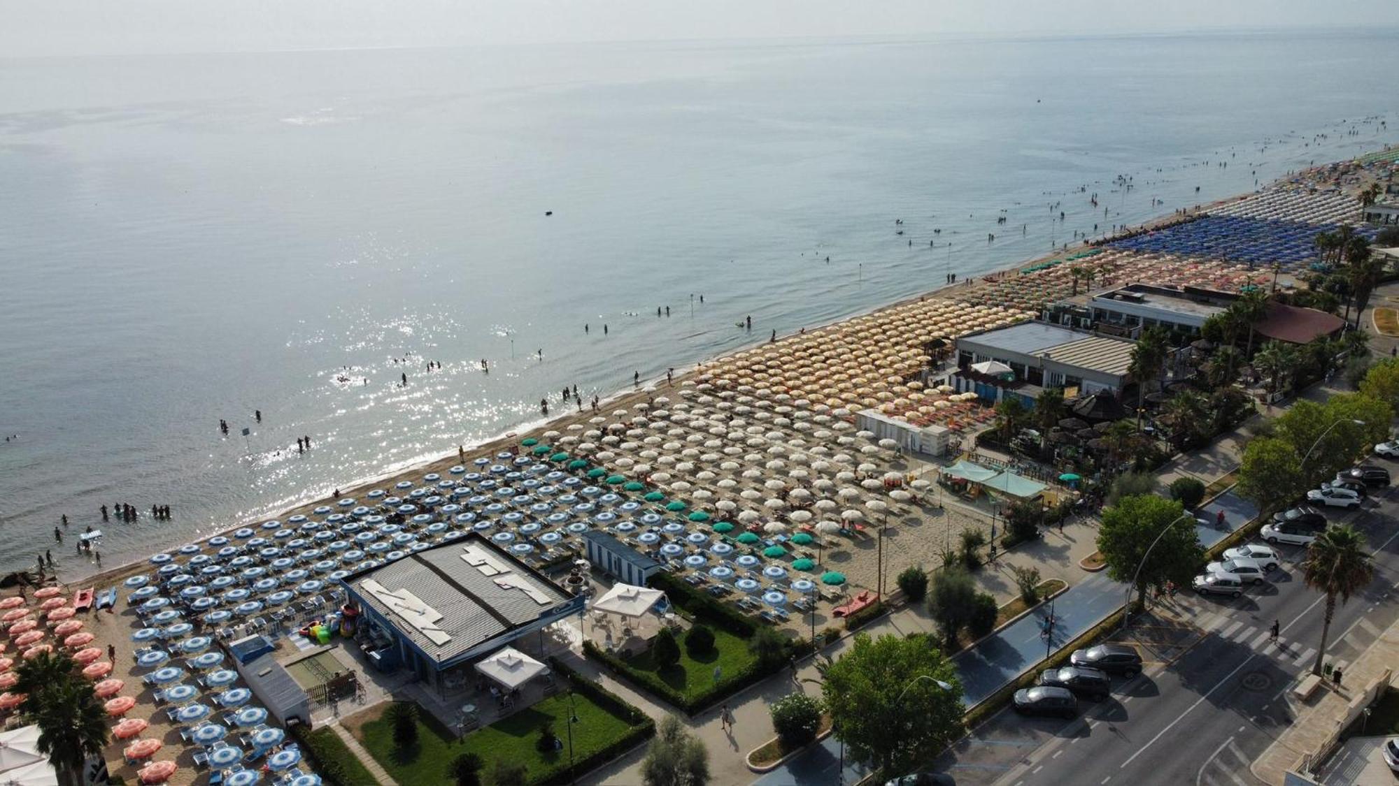 Hotel Esperia Alba Adriatica Dış mekan fotoğraf